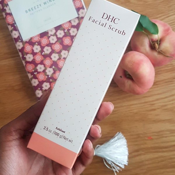 Review kem tẩy da chết DHC Facial Scrub