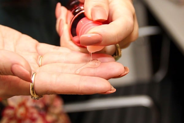 sử dụng serum phục hồi da đúng cách