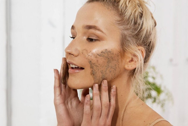 Chăm sóc da và sai lầm khi tẩy da chết khiến da càng nhanh lão hóa - 6