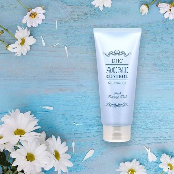 chăm sóc da hàng ngày với DHC Acne Control Fresh Foaming Wash