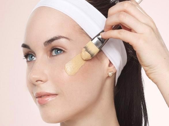 Tránh sai lầm khi sử dụng kem nền kiềm dầu cho da mùa hè - 4