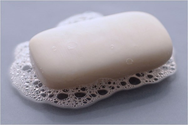 Nên sử dụng sữa tắm hay xà bông cục? - 4