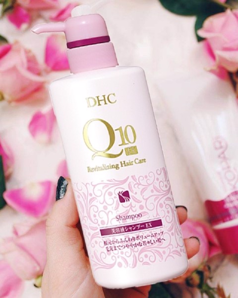DHC Q10 Revitalizing Shampoo EX là dầu gội dưỡng tóc mà bạn nên thử một lần