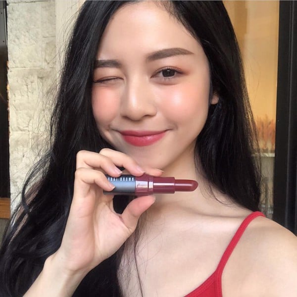 Review các loại son dưỡng môi trị thâm đáng mua nhất - 5