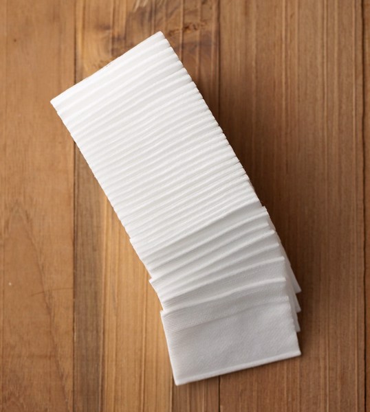 Dùng bông tẩy trang sai cách có thể khiến da bạn xấu đi - 3