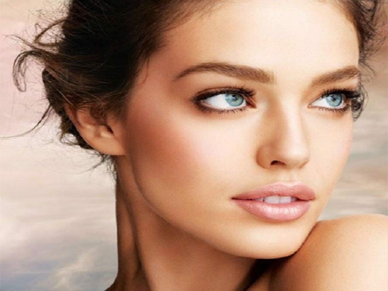 Mẹo dùng phấn tạo khối hô biến mặt thon gọn trong 5s