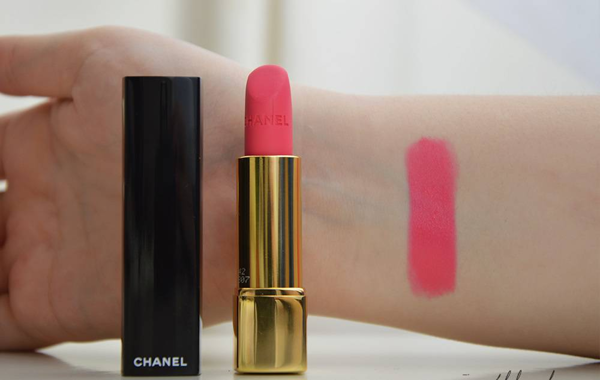 Chanel Rouge Allure Velvet màu 42 L'eclatante