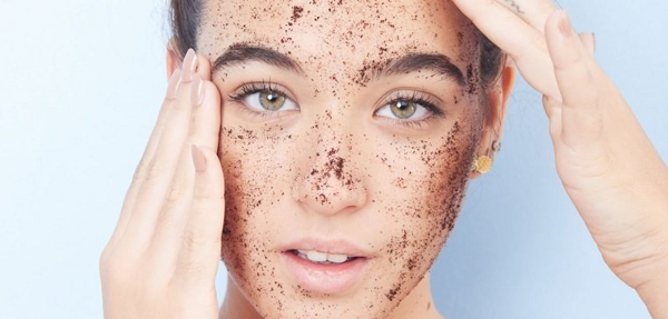 Chăm sóc da và sai lầm khi tẩy da chết khiến da càng nhanh lão hóa - 2