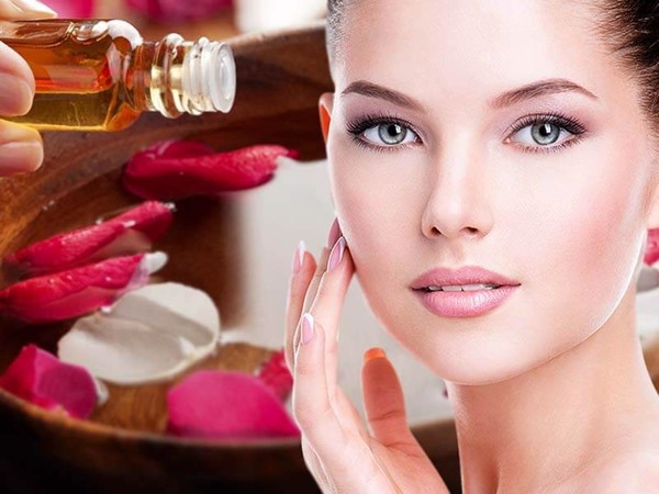 các loại nước hoa hồng không chứa cồn cấp ẩm cho da