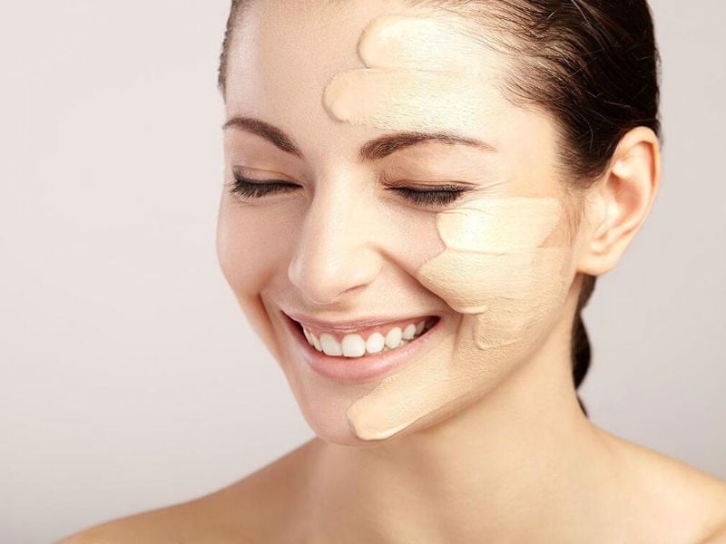 Làm thế nào để tạo nên lớp nền hoàn hảo với kem nền cho da mụn?