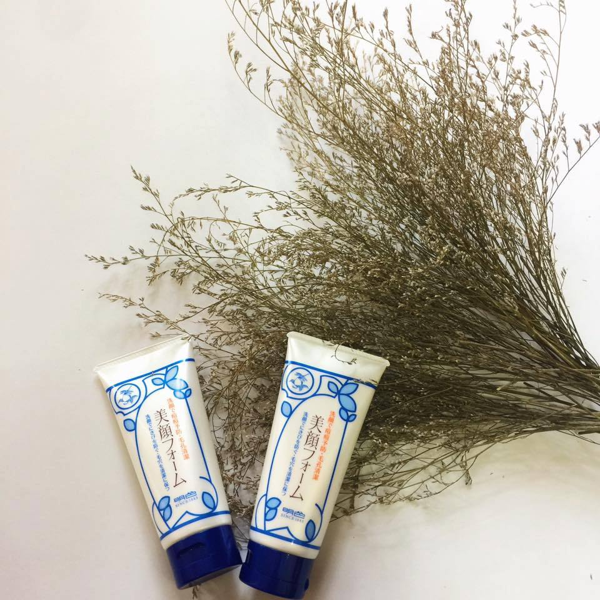 5 loại sữa rửa mặt hỗ trợ trị mụn hiệu quả nhất hiện nay - 3