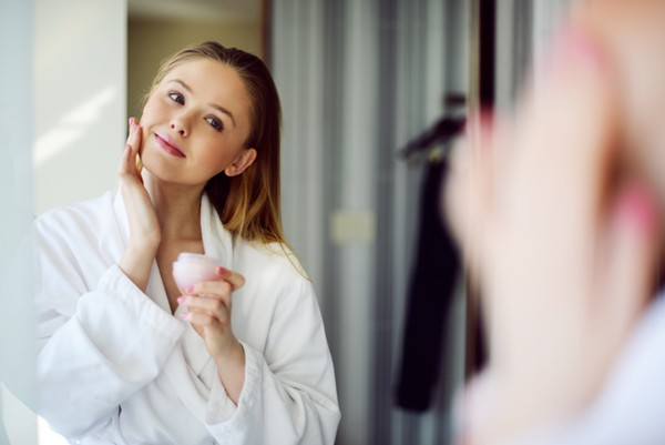 Có nên bôi kem dưỡng da dầu ban đêm hay không? - 4