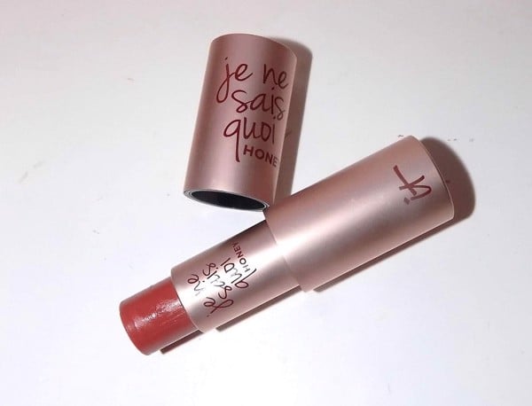 Review các loại son dưỡng môi trị thâm đáng mua nhất - 6