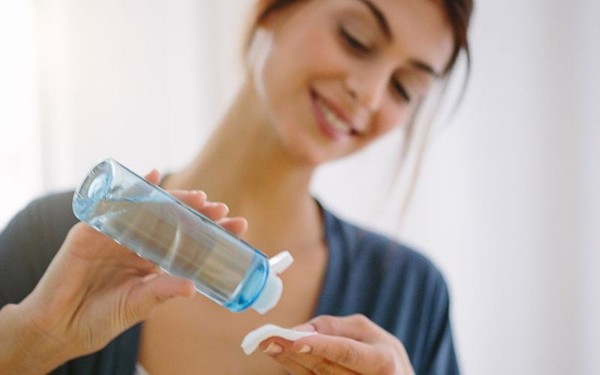 Dùng bông tẩy trang sai cách có thể khiến da bạn xấu đi - 6