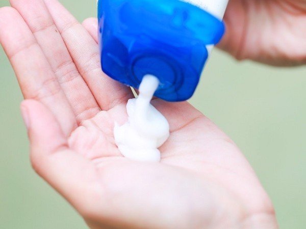 Nên sử dụng sữa tắm hay xà bông cục? - 1