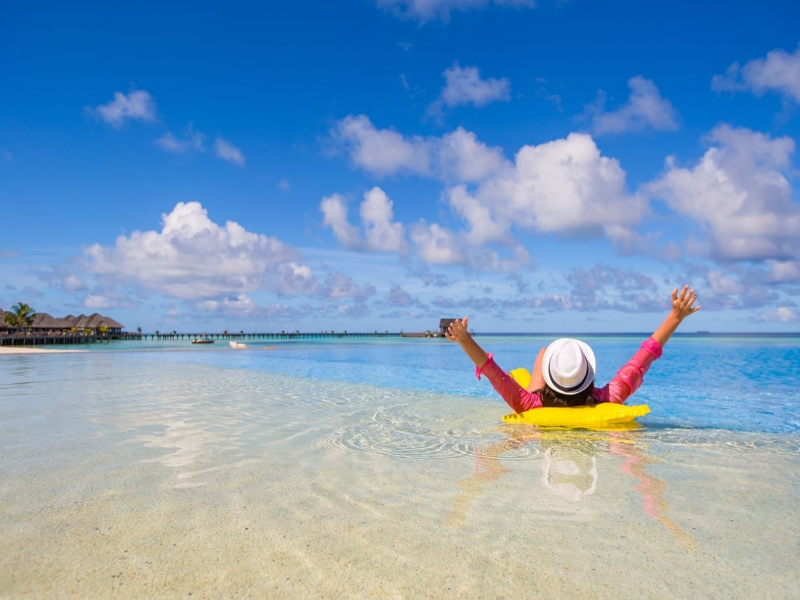 Dưỡng da đẹp suốt những ngày cùng biển rong chơi