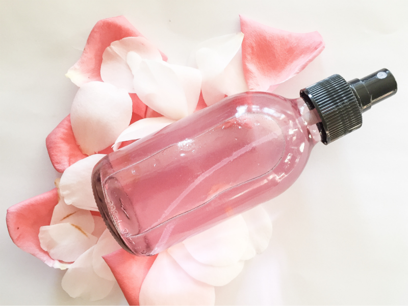 Nước cân bằng da có giúp dưỡng da dầu hay không?