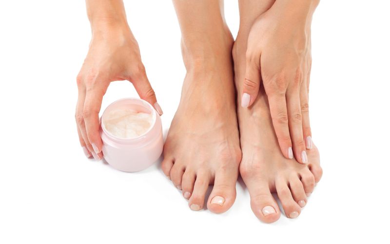 Hướng dẫn cách dùng kem bôi chai chân hiệu quả