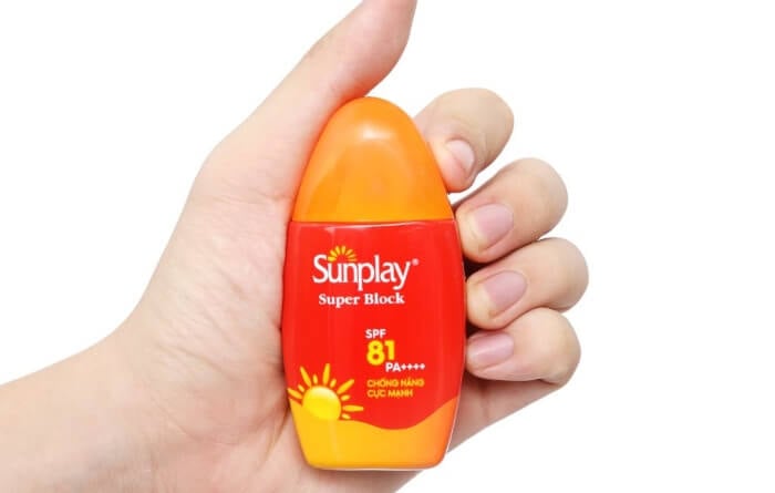 Sunplay Super Block là kem chống nắng vật lý có khả năng chống thấm nước và mồ hôi