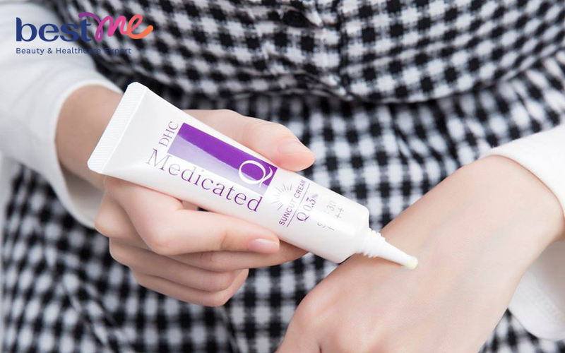 Dòng DHC Q còn có cả kem chống nắng nữa nhé