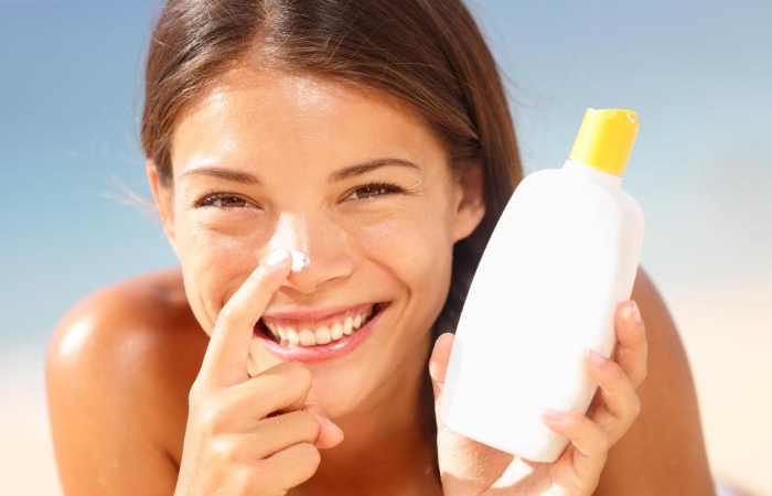 Da dầu thích hợp sử dụng kem chống nắng vật lý