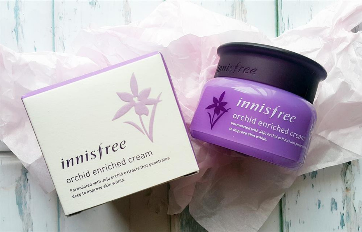 Kem dưỡng Innisfree Jeju Orchid Enriched Cream có kết cấu kem ẩm mịn