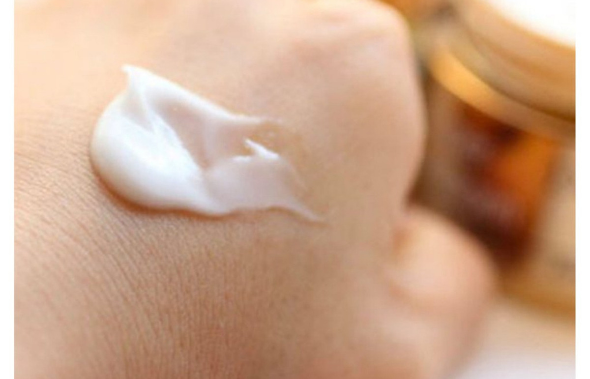 Kem dưỡng nhà DHC có chất kem mềm mướt