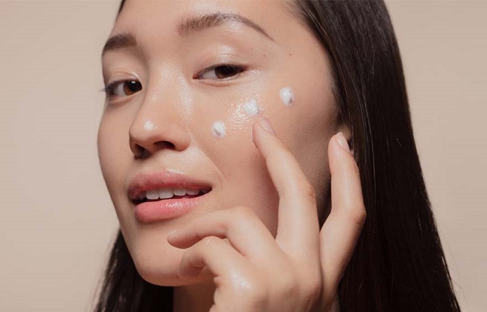 Kem dưỡng ẩm dạng cream phù hợp với da khô
