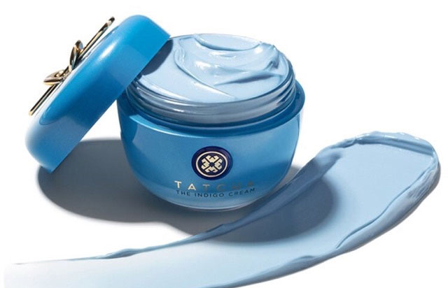  Kem dưỡng Tatcha có chất kem mịn, thấm nhanh vào da