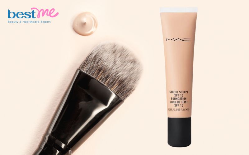 MAC Studio Sculpt có độ che phủ tốt, tạo lớp nền mịn mướt, tự nhiên