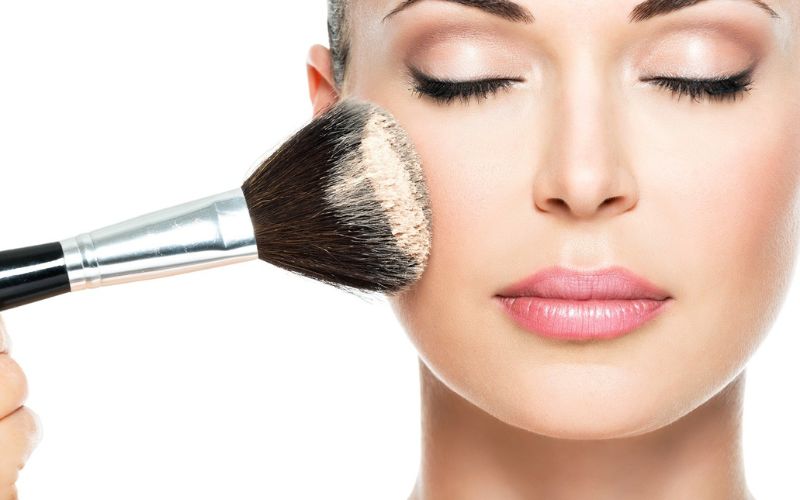 Bạn vẫn cần sử dụng phấn phủ sau khi sử dụng kem nền dưỡng ẩm