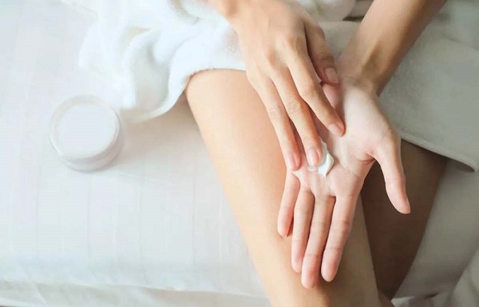 Sử dụng kem dưỡng ẩm rất có lợi cho việc phục hồi da
