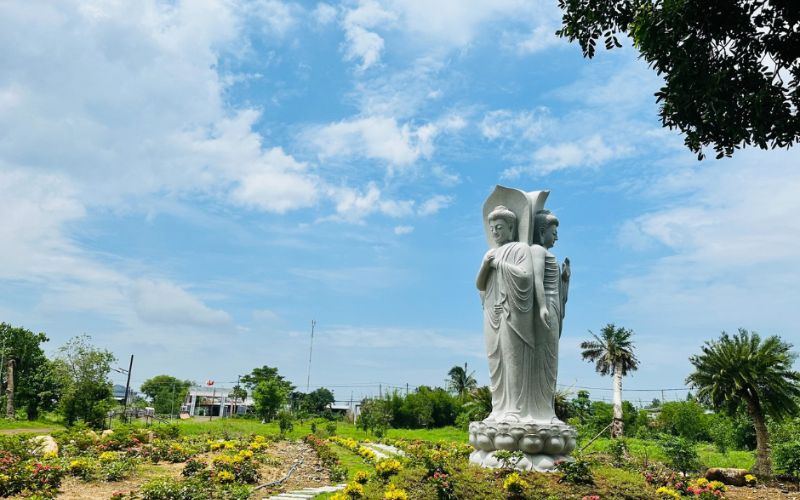kham-pha-14-ngoi-chua-vung-tau-co-ve-dep-doc-dao-nen-di-nhat-10 Khám phá 14 ngôi chùa Vũng Tàu có vẻ đẹp độc đáo nên đi nhất - 10