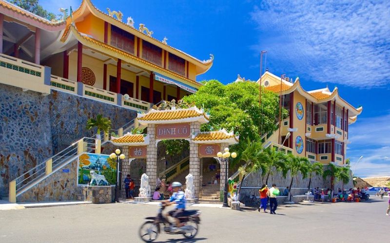 kham-pha-14-ngoi-chua-vung-tau-co-ve-dep-doc-dao-nen-di-nhat-11 Khám phá 14 ngôi chùa Vũng Tàu có vẻ đẹp độc đáo nên đi nhất - 11