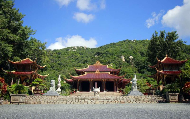 kham-pha-14-ngoi-chua-vung-tau-co-ve-dep-doc-dao-nen-di-nhat-3 Khám phá 14 ngôi chùa Vũng Tàu có vẻ đẹp độc đáo nên đi nhất - 3