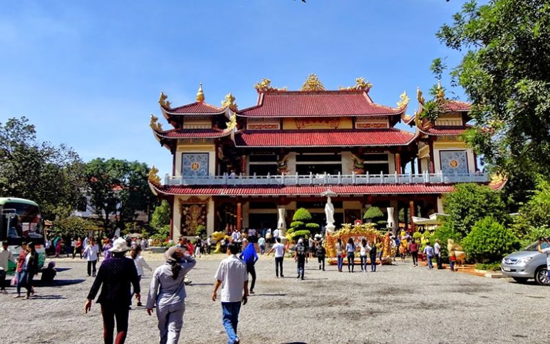 kham-pha-14-ngoi-chua-vung-tau-co-ve-dep-doc-dao-nen-di-nhat-6 Khám phá 14 ngôi chùa Vũng Tàu có vẻ đẹp độc đáo nên đi nhất - 6