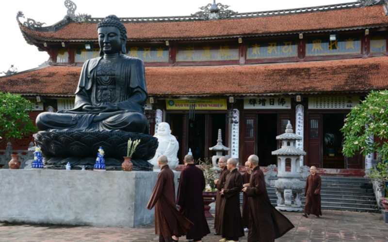 kham-pha-19-ngoi-chua-o-hai-duong-dep-va-linh-thieng-nhat-8 Khám phá 19 ngôi chùa ở Hải Dương đẹp và linh thiêng nhất - 8