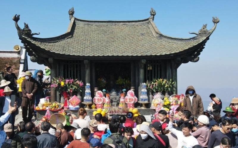 kham-pha-chua-dong-yen-tu-o-dau-tho-ai-cao-bao-nhieu-met-10 Khám phá chùa Đồng Yên Tử ở đâu? Thờ ai? Cao bao nhiêu mét? - 10