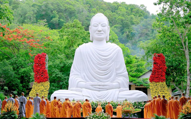 kham-pha-chua-phat-quang-vung-tau-linh-thieng-giua-nui-rung-2 Khám phá chùa Phật Quang Vũng Tàu linh thiêng giữa núi rừng - 2