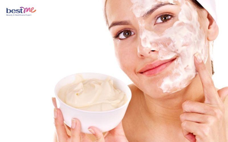 Không có nước tẩy trang thì dùng gì thay thế? - Dùng sữa chua không đường