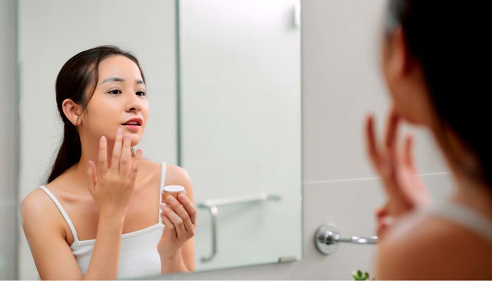 Sử dụng sản phẩm dưỡng da phù hợp với loại da bản thân