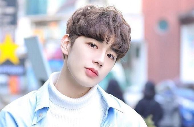 nam-mat-tron-de-toc-gi-goi-y-nhung-kieu-toc-cho-nam-mat-tron-dang-thinh-hanh-12 Nam mặt tròn để tóc gì? Gợi ý những kiểu tóc cho nam mặt tròn đang thịnh hành - 12