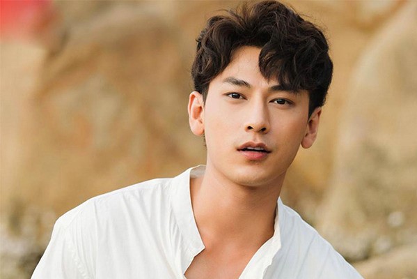 nam-mat-tron-de-toc-gi-goi-y-nhung-kieu-toc-cho-nam-mat-tron-dang-thinh-hanh-10 Nam mặt tròn để tóc gì? Gợi ý những kiểu tóc cho nam mặt tròn đang thịnh hành - 10