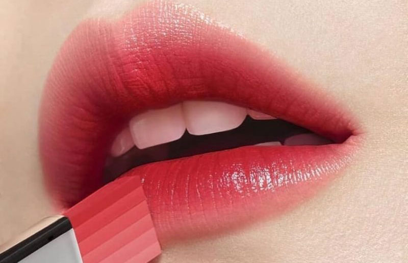 Bạn nên lựa chọn chọn son môi ít chì để đôi môi luôn căng bóng