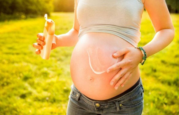 Mẹ bầu nên chọn kem chống nắng vật lý