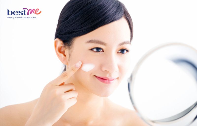 Dùng serum và kem dưỡng giúp da phục hồi nhanh chóng