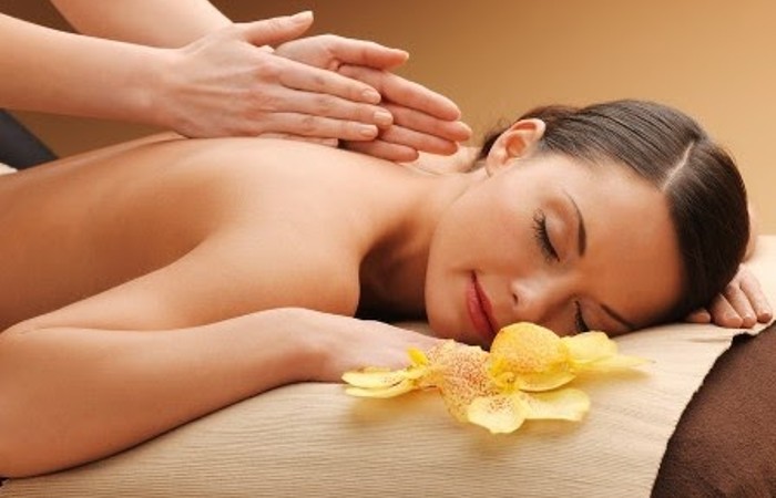 Massage vừa giúp làn da toàn thân tận hưởng cảm giác thư giãn vừa giúp phòng ngừa tình trạng sần vỏ cam