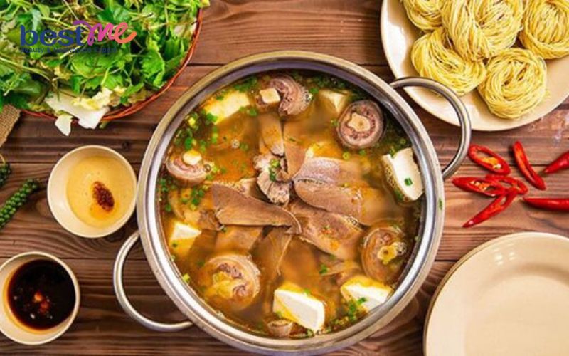 mach-ban-4-cach-nau-lau-duoi-bo-cuc-ngon-nhu-ngoai-hang-7 Mách bạn 4 cách nấu lẩu đuôi bò cực ngon như ngoài hàng - 7