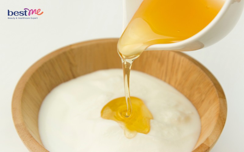 Mặt nạ cho da sần sùi bằng mật ong trộn sữa chua