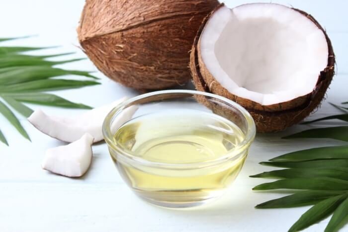 Dầu dừa kháng viêm, chăm sóc làn da thêm hồng hào